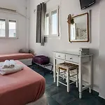 Giorgantis House & *
