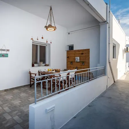 Giorgantis House & Semesterbostad
