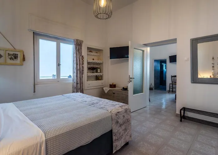 Дом отдыха Giorgantis House & *