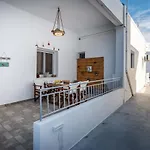 Giorgantis House & Semesterbostad