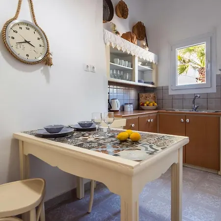 Giorgantis House & *